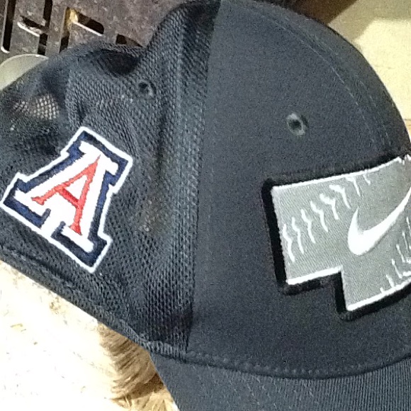 Nwot U Of Arizona College World Series Unisex Cap Nwot U Of Arizona College World Series Unisex Cap